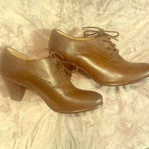 FRYE OXFORD STELLA LEATHER SHOE BOOTIE